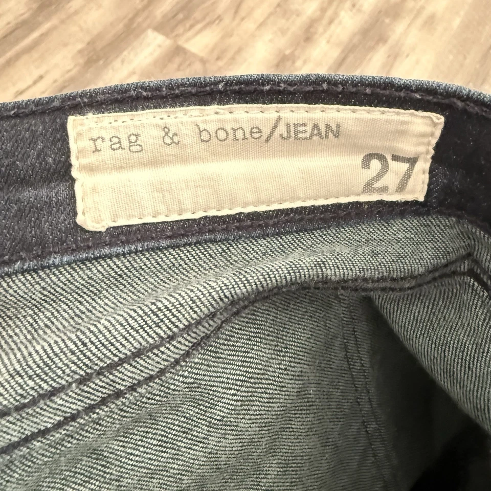 Pantalones de mezclilla para mujer Rag & Bone 27 tiro medio ajustados dobladillo crudo corte oscuro Foto 4 de 4