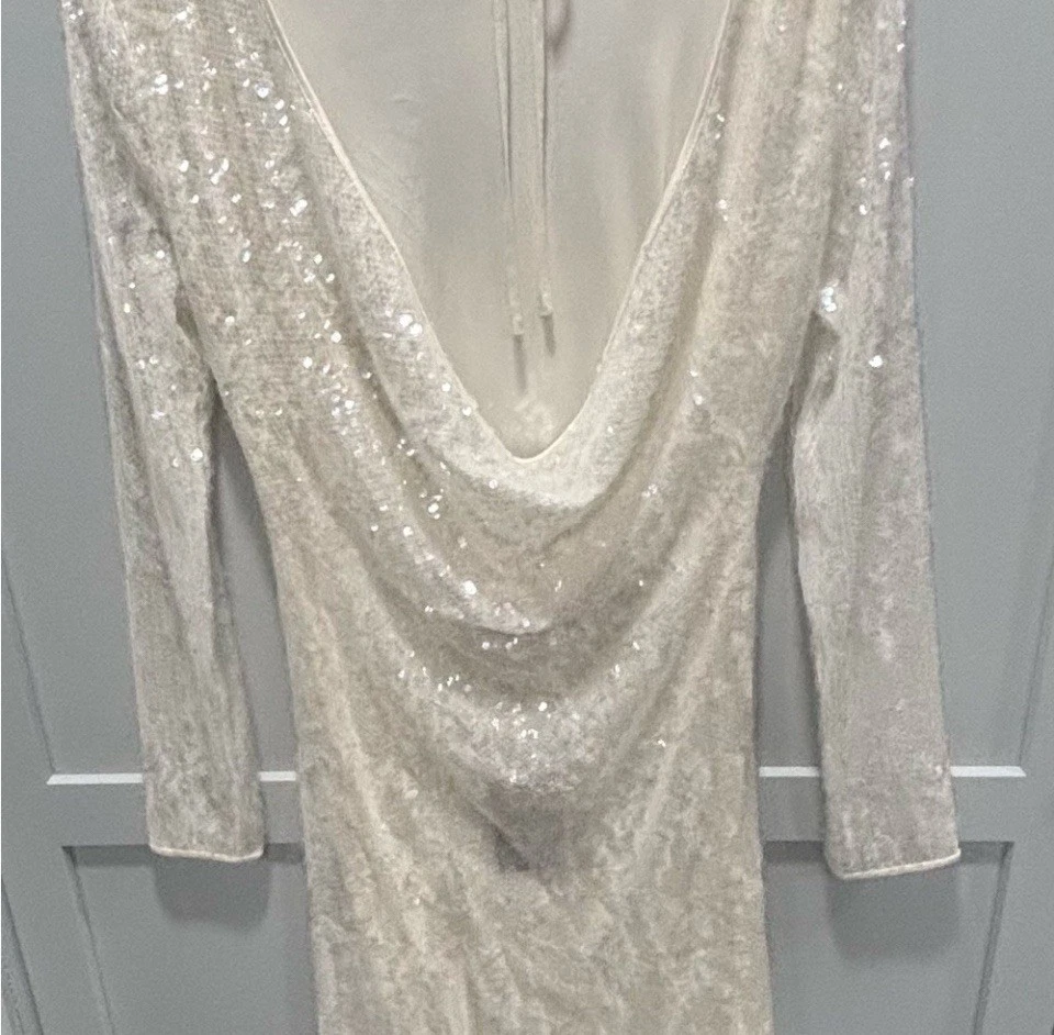 Vestido de lentejuelas marfil WAYF Kieran. Nuevo con etiquetas talla mediana vendido en Nordstrom Foto 4 de 4