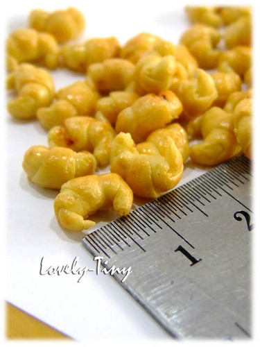 100 pcs.Wholesale 0.8 cm.Dollhouse miniature Croissant - Picture 5 of 6