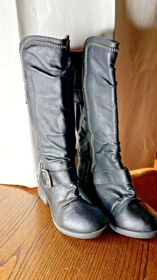 Bota Rocket Dog Negra con Cremallera Adornada Para Mujer Talla 7 M Sin Cordones Motociclista Punk Metal Foto 2 de 4