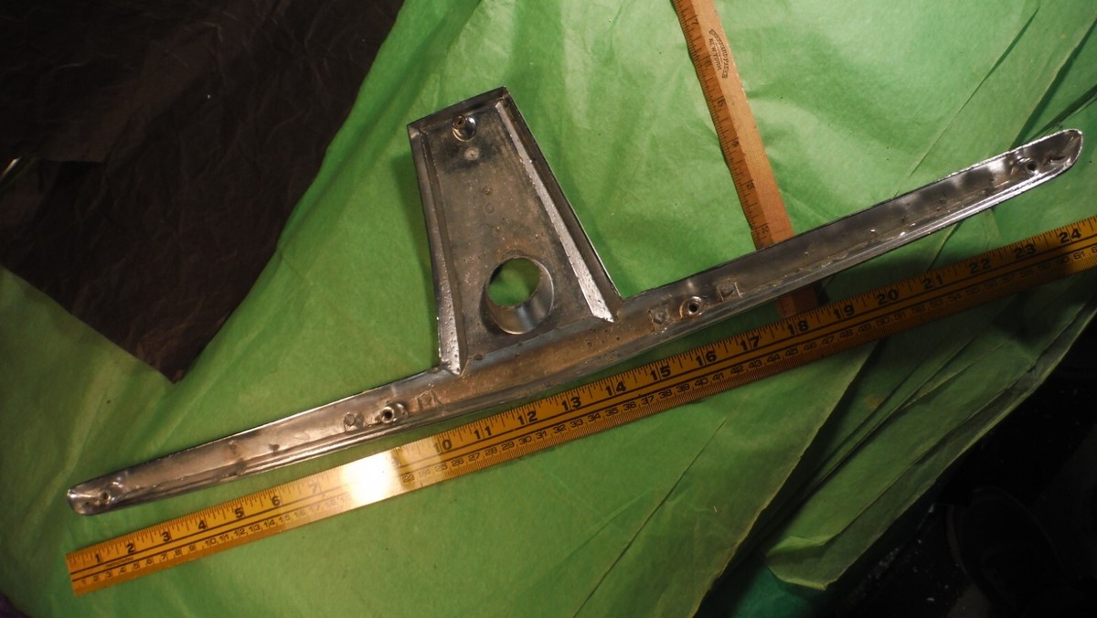 フランスアンティーク シムカのバンパー&エンブレム CC63 Chrysler Trunk Lock Bezel Emblem Vintage 1962 #2189866