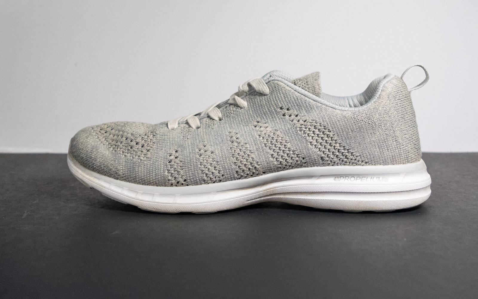 SAOLA Scarpe APL Techloom Pro Vegan uomo corsa viaggio atletica maglia grigio bianco taglia 9