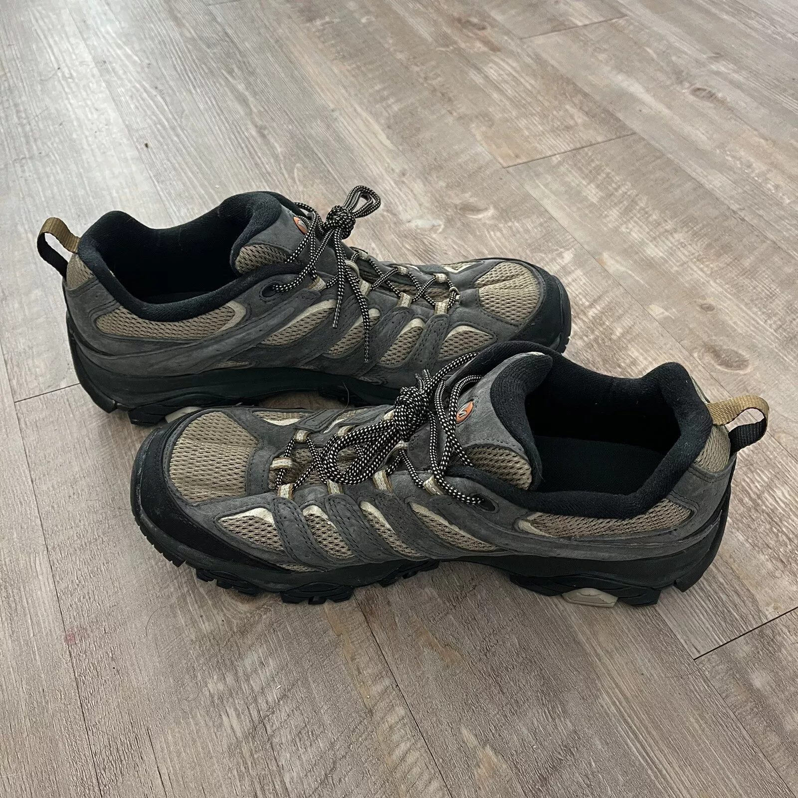 merrell moab vibram outsole low top suede shoes