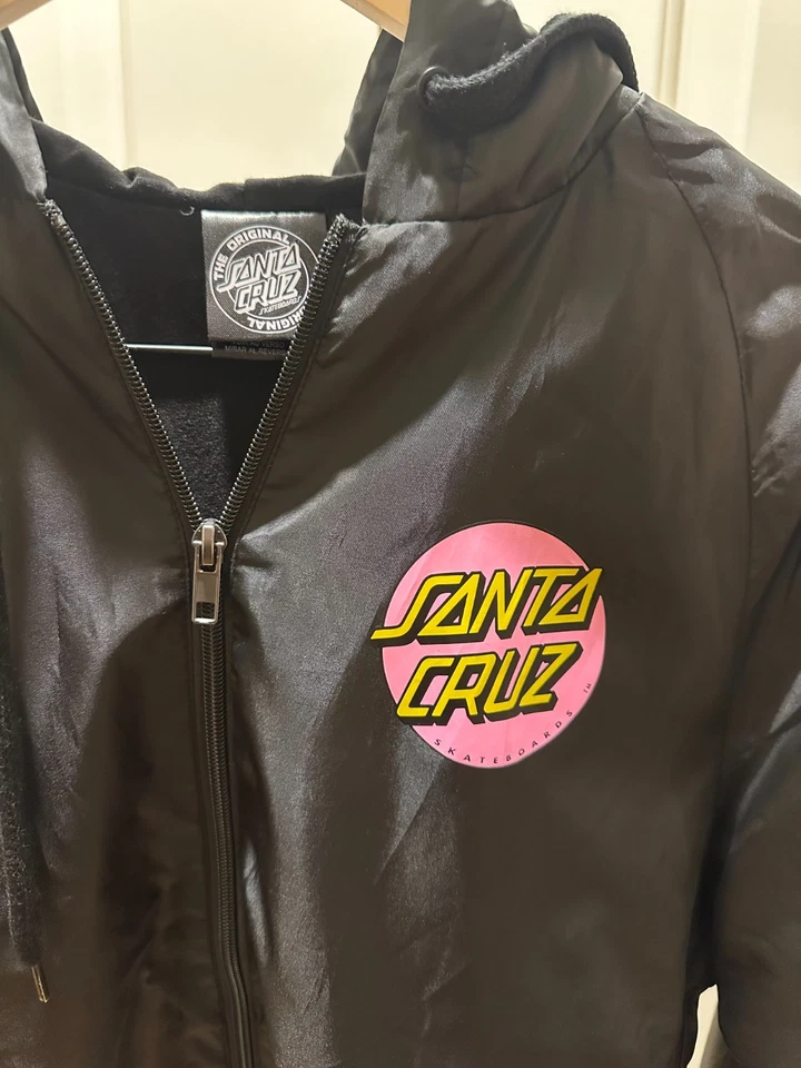 Santa Cruz Skateboards Chaqueta Cortavientos Pequeña Negro Rosa Punto Logo Sudadera con Capucha Patín Foto 2 de 4