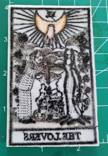 I Tarocchi Gli Amanti Gomez Morticia La Famiglia Addams Patch Ricamata 0279 - Foto 2 di 2