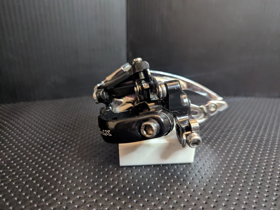 Mid 1990's Shimano Deore LX FD-M567 Clamp-on 28.6 mm Triple Front Derailleur - Image 4 of 4