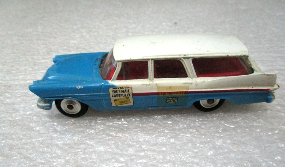 Corgi Toys US Mail Plymouth Sports Suburban Model 443 Blue & White 1965 - Image 2 of 4
