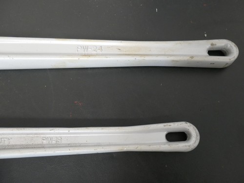 Pittsburgh PW-24 24" & PW-18 18" Aluminum Pipe Wrench Set - Picture 7 of 10