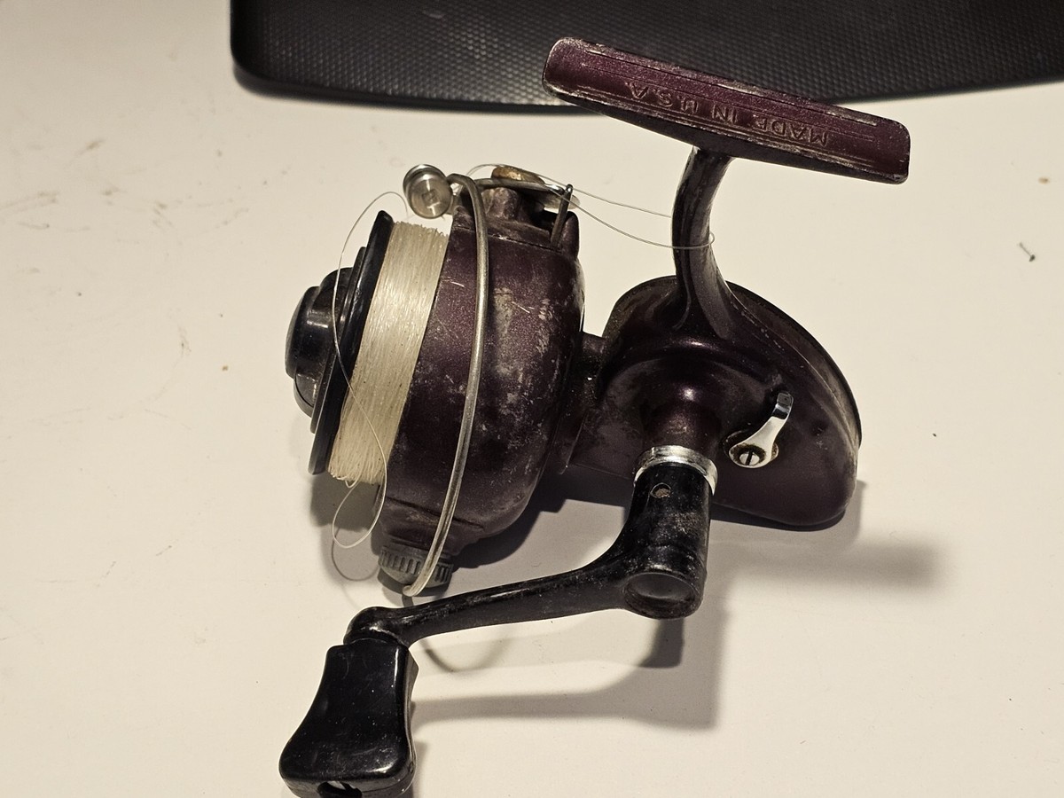 Vintage Shakespeare 2062 Royal Maroon DC 1965 Spinning Reel Vintage Shakespeare 2062 Royal Maroon DC 1965 Spinning Reel