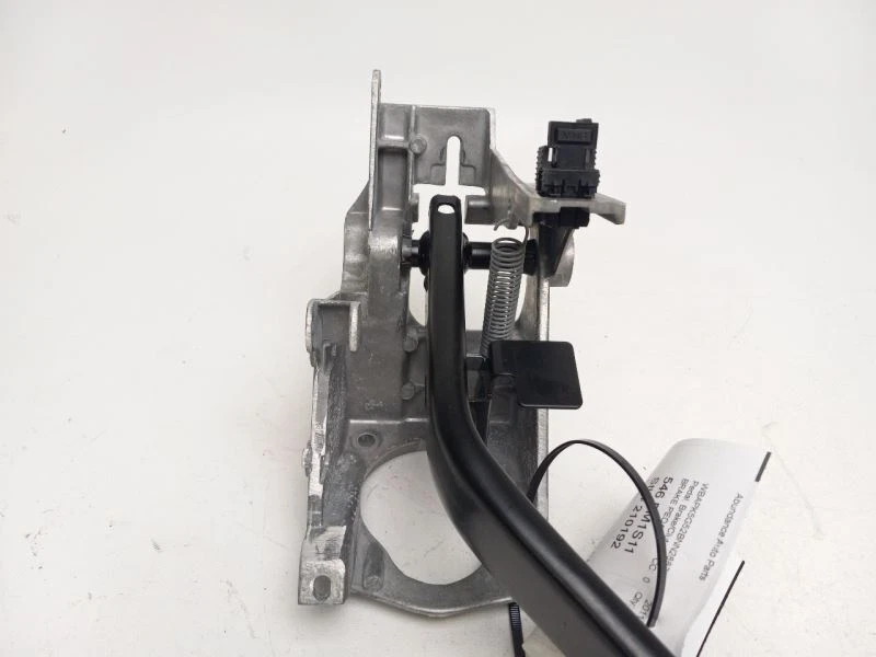 BMW 328I 2011 serie 3 pedal de freno Foto 3 de 4