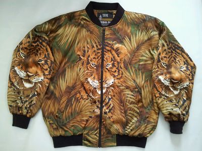 VINTAGE RARE TOWNE BY LONDON FOG LIGHT WEIGHT