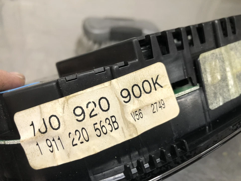 Volkswagen Jetta Golf 2000 2,8 A/T cuadro de instrumentos velocímetro Foto 2 de 4