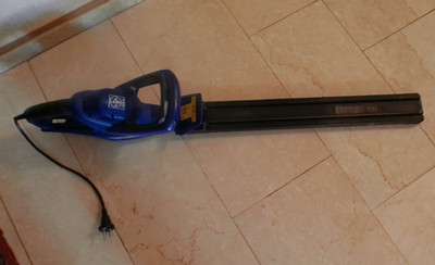 Heckenschere Luxx Tools E-HS-500/50 mit Schutzhülle für Schere