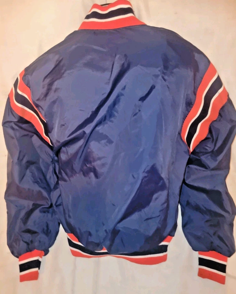 Jaqueta Bombardeiro Vintage Chicago Bears DeLong Cetim/Nylon 1/4 Zíper Juventude Extra Grande Costurada - Imagem 4 de 4