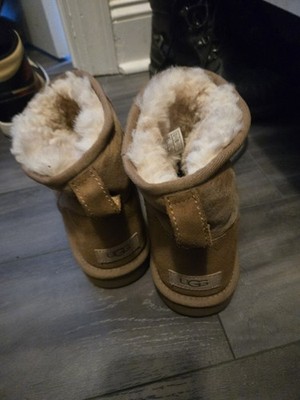 UGG Women's Brown Suede Sheepskin Lined Ankle Bootie US 10 Logo