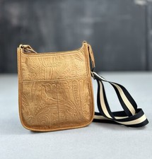 Borsa a tracolla American Leather Co in pelle Cali con cinturino a righe lavorato in rilievo