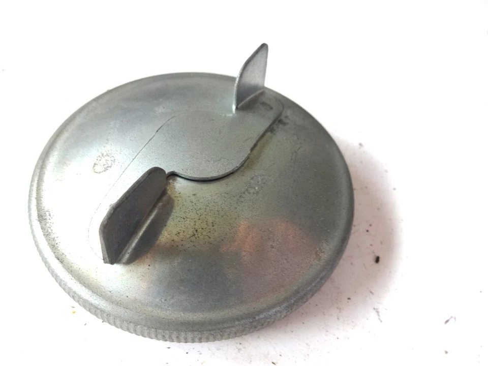 NOS 1940'S 1950'S CHEVY CAR TRUCK TAMPA DE GASOLINA COMBUSTÍVEL EATON - Imagem 4 de 4