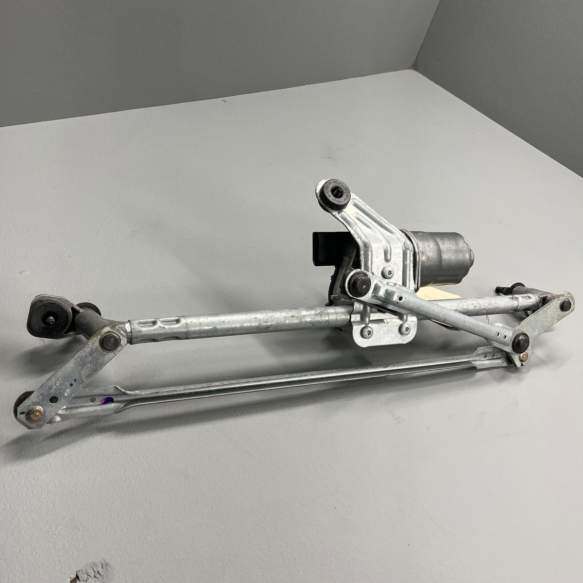 2019 20 2021 VOLKSWAGEN JETTA WINDSHIELD WIPER MOTOR