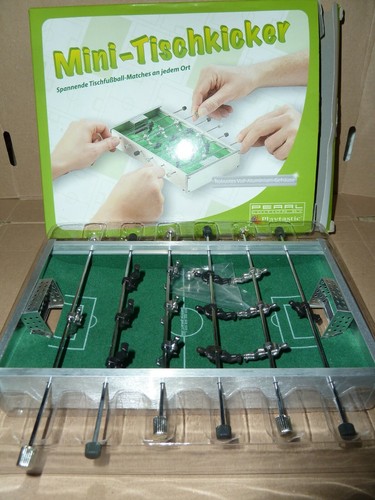 "Neu und unbespielt" Mini-Tischfußball-Spiel - Bild 1 von 5