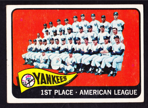 1965 TOPPS #513 NEW YORK YANKEES TEAM CARD W/MANTLE/FORD/BERRA/MARIS