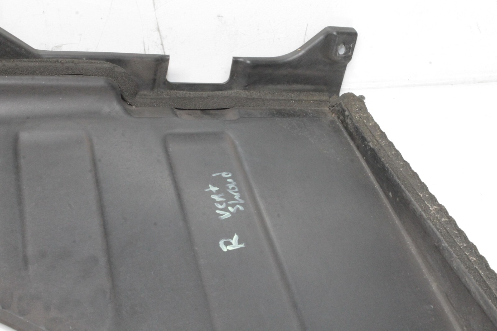 12-14 MCLAREN MP4-12C MP4 12C 570 650 OEM RH QUARTER PANEL DUCT SHROUD 11A4117CP
