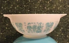 VINTAGE PYREX AMISH BUTTERPRINT 2.5QT MED MIXING BOWL #443 TURQUOISE ON WHITE