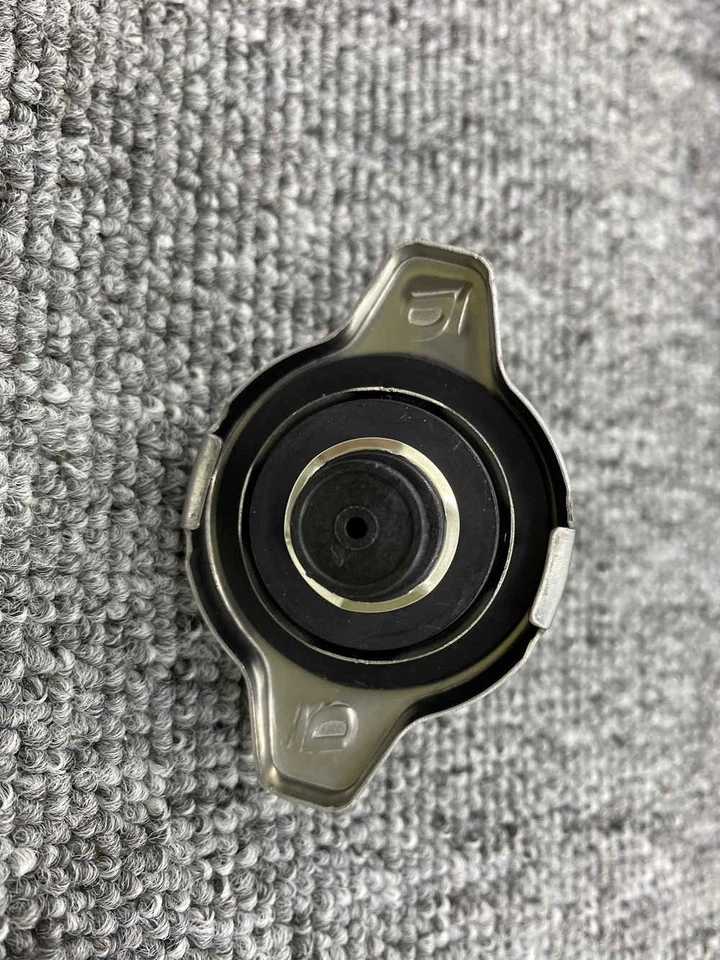 NEW Radiator Cap for Toyota Camry Corolla Highlander Matrix Lexus RX300 RX330 - Image 3 of 3