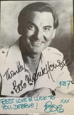 BOB MONKHOUSE LEGENDARY TV COMEDIAN VINTAGE *HAND SIGNED* PHOTO CARD 10cm x 15cm