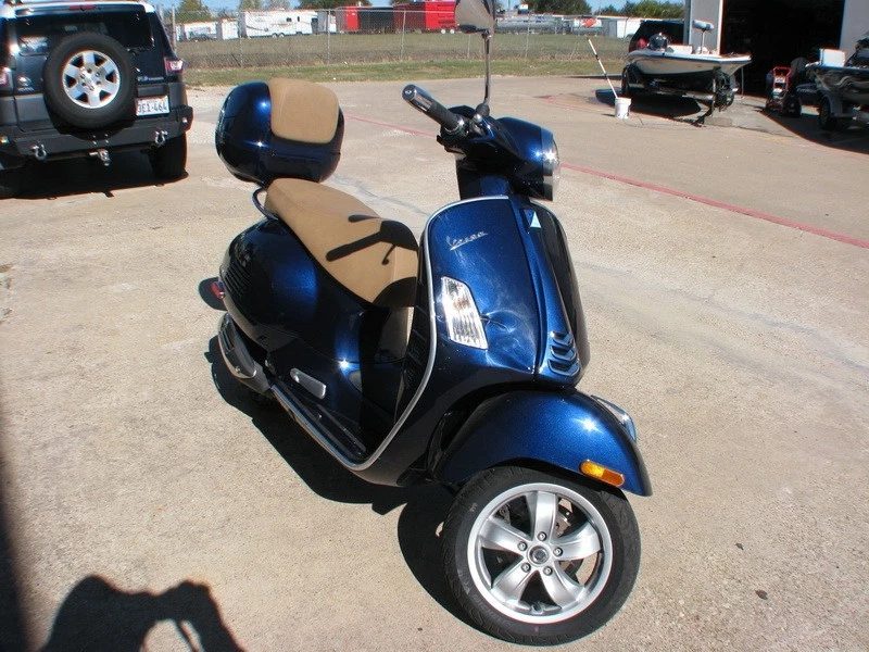 2022 VESPA 300 GTS SCOOTER! NICE! - Image 3 of 4