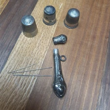 Antique Needle Holder Case 925 Sterling And 3 Marked Thimbles 19 & 20th Century