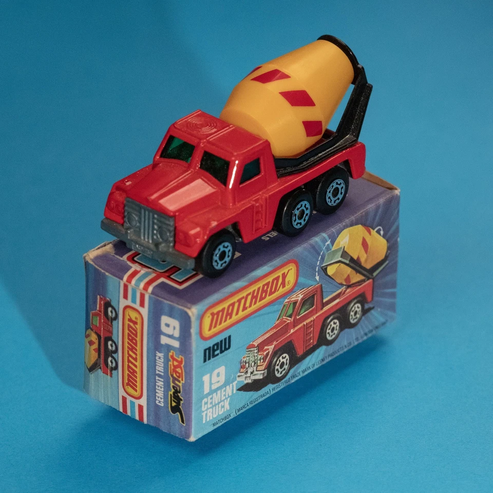 Matchbox Superfast / MB 19 C1 Cement Truck / 1976 MIB / Near Mint / Clean Box - Image 2 of 4