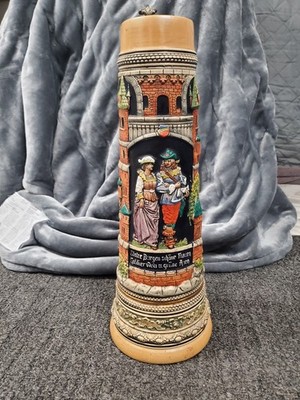 S.P. Gerz Stein 21'' 4.0L ''Tower With Strolling Couple'' - No Lid, No Chips