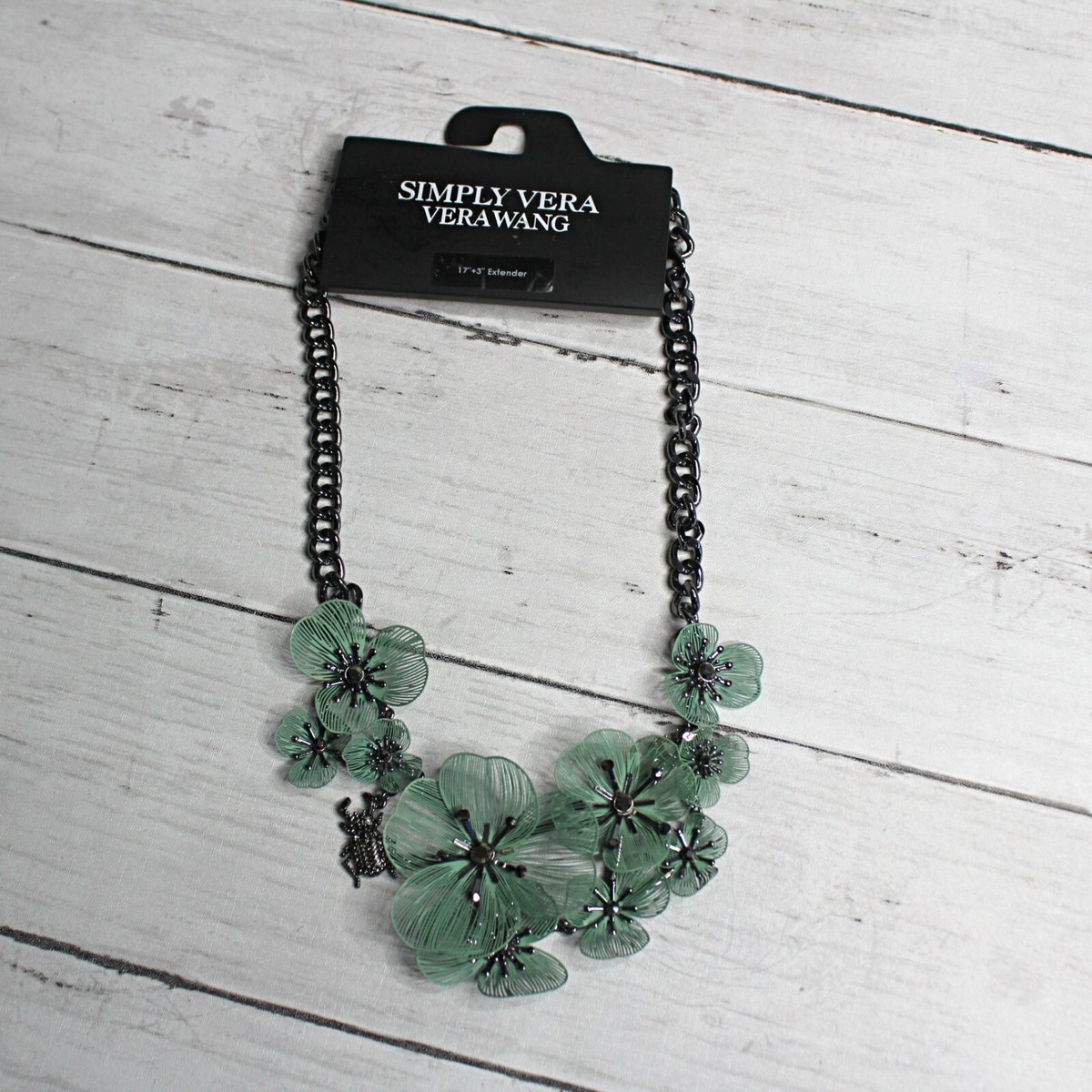 Simply Vera Wang Flower Necklace Green 17