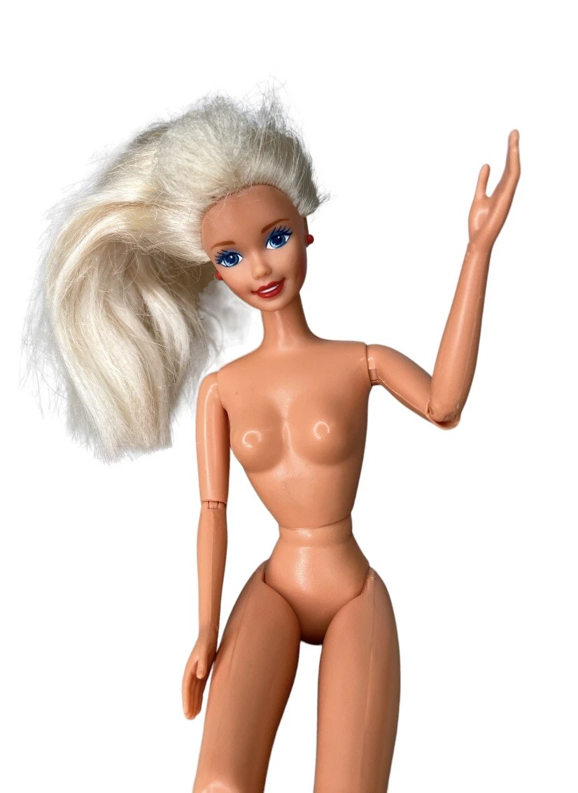 Barbie with outlet flat feet