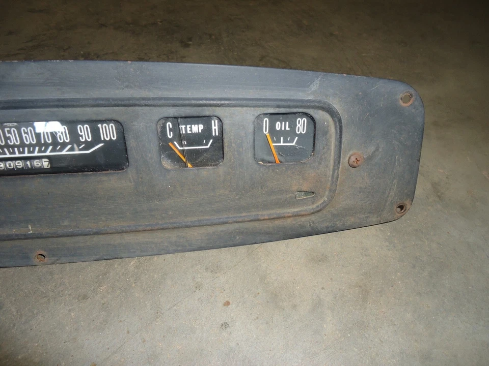 1969 DODGE D300 TRUCK INSTRUMENT CLUSTER / BEZEL 69 SPEEDOMETER GAUGES - Image 3 of 4