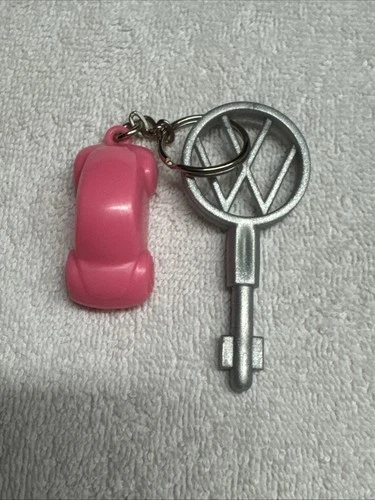 VTG Barbie 2000 VW Volkswagen Beetle Bug Car Replacement Trunk Key & Chain Pink