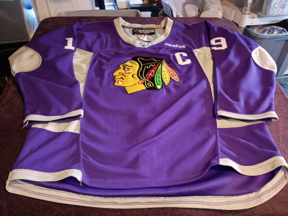 Camiseta deportiva Reebok NHL púrpura Chicago Blackhawks #19 Jonathan Toews talla 56 bordada Foto 2 de 4