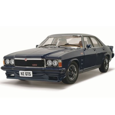 1/18 HOLDEN HZ GTS SEDAN IN NUCTURNE BLUE METALIC CLASSIC CARLECTABLES 18868