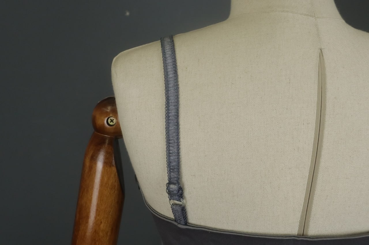 RINASCIMENTO Gray Spaghetti Straps Square Neck Ba… - image 9