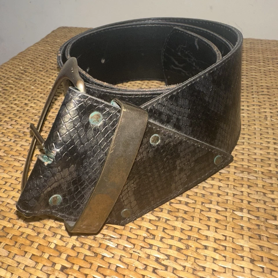Cinturón De Colección T Edwards Cuero Estampado Piel De Serpiente Negro Hebilla Tonificada Bronce EE. UU. Foto 3 de 4