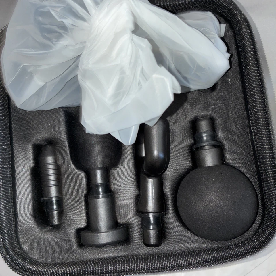 Mini masajeador de percusión BLUZEN HP-168 negro con estuche con cremallera Foto 2 de 2