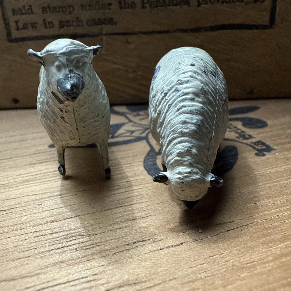 2 figuras de juguete de colección blancas de animales de granja de Gran Bretaña de plomo de la década de 1930 Foto 2 de 4