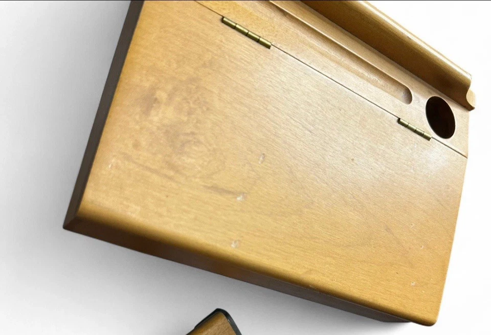 MESA ESCOLAR AMERICAN GIRL MOLLY'S madeira e metal aposentada Pleasant Company - Imagem 2 de 4