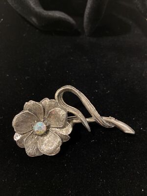 Stunning Vintage Rose Of Afhrodite Brooch Silver Tone Flower Witt Iredescent Sto