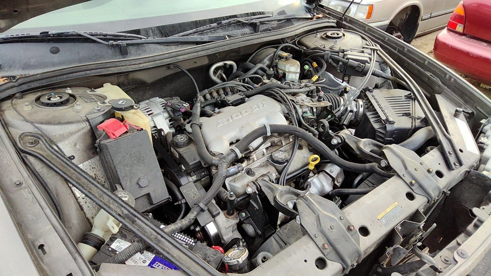 Colector de admisión inferior Buick Century 2000-2005 OEM 3,1 L 12590280 Foto 2 de 4