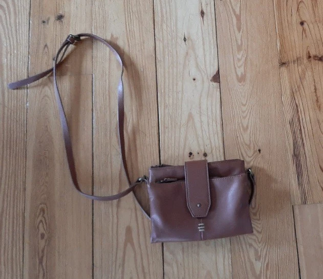 Lucky Brand Faux Leather purse. Excellent Shape. - Image 3 of 4