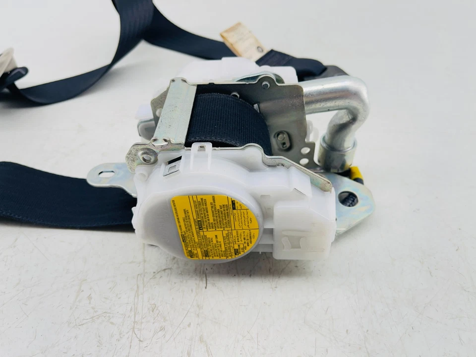 2011-2014 Lexus CT200h Front Left Driver Seat Belt Retractor OEM - Image 4 of 4