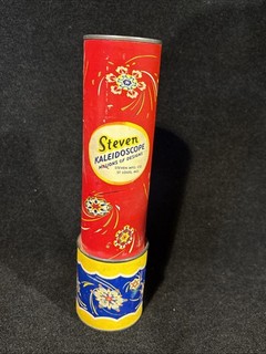 VINTAGE STEVEN KALEIDOSCOPE MILLIONS OF DESIGNS 2.25" DIAMETER OLD CARDBOARD TOY