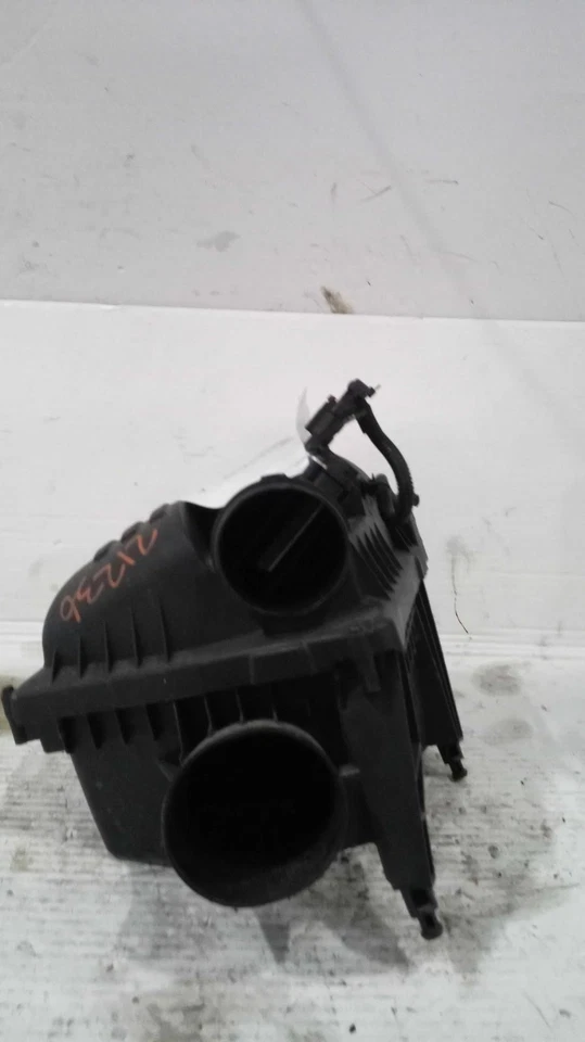 Conjunto de filtro de aire Buick Envision 2016 fabricante de equipos originales 2,0 L usado 132 k millas Foto 2 de 4