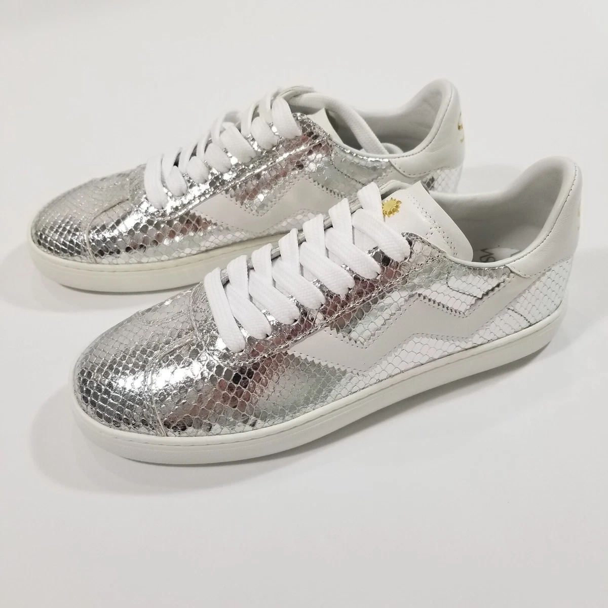 BNIB Stuart Weitzman Womens Daryl Snake Embossed Leather Sneaker Size 5 Silver